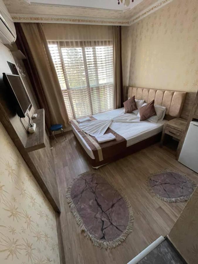 Oezguer Hotel Antalia Esterno foto