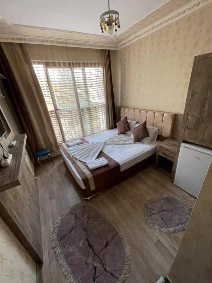 Oezguer Hotel Antalia Esterno foto